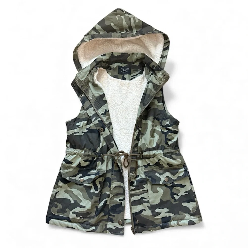 Camouflage Sherpa-Lined Hooded Camo Vest (Olive) size Medium